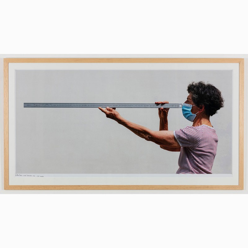 Geste barrière : 1 m (Barrier gesture: 1 m), 2020, Esther Ferrer